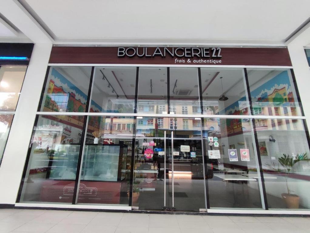 Two Palmtree Villas Newport Boulevard Near Naia 3 Pasay City Manila Kültér fotó